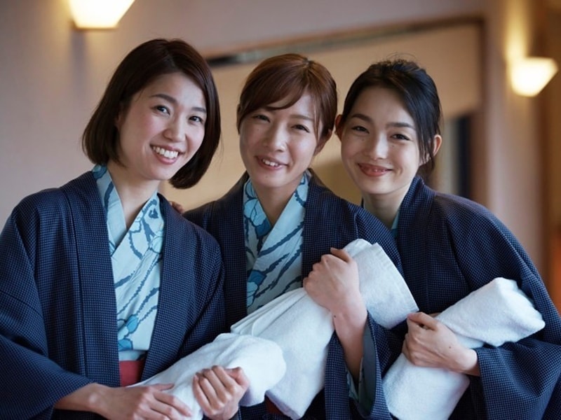 旅館・温泉宿の浴衣を着る際は、羽織りを着ると、何かと安心