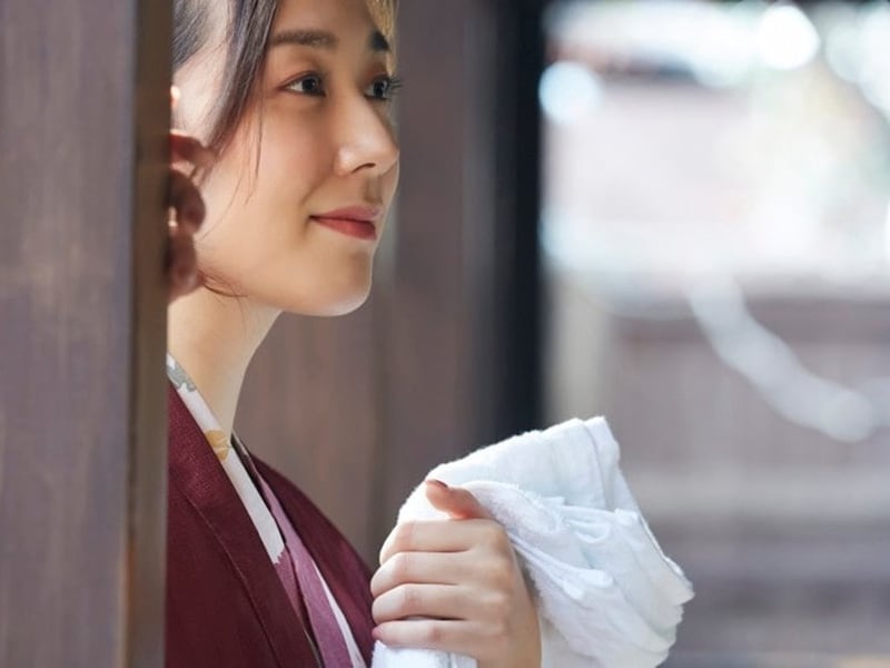 文字通り、浴衣は湯上りのリラックスウェア。ちょっとしたコツで、くつろぐ姿も美しくなります