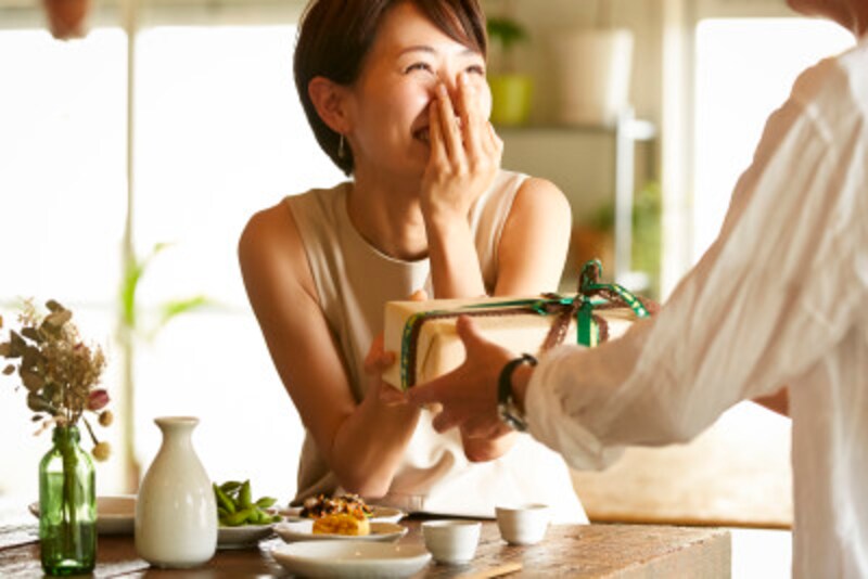 誕生日に食事だけでプレゼントなし 祝ってくれない彼氏の本音 久野浩司の恋愛コラム All About