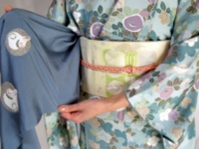 なるべく脇の方から広げる