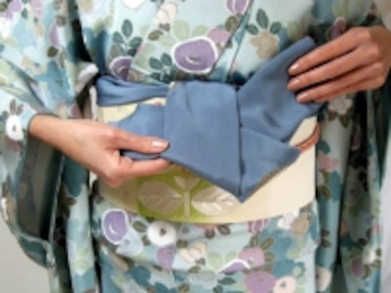 □の中へ下から通す