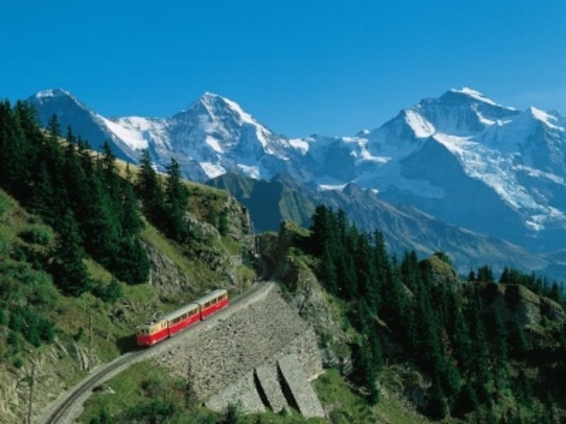 ユングフラウ地方の名峰、アイガー、メンヒ、ユングフラウと登山電車