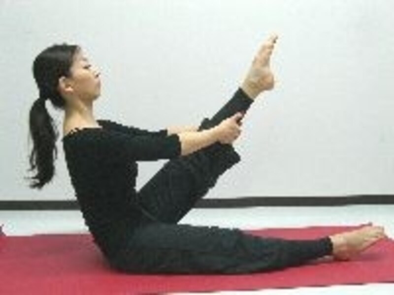 かかとを出す⇔つま先を伸ばすを繰り返す