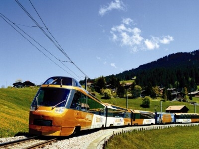 スイスの山岳地帯を行くゴールデンパス・パノラミックundefined(c) Golden Pass Services