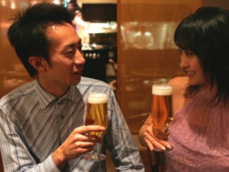 会話や気配りで、男性におごるだけの価値ある女性と思われたい。