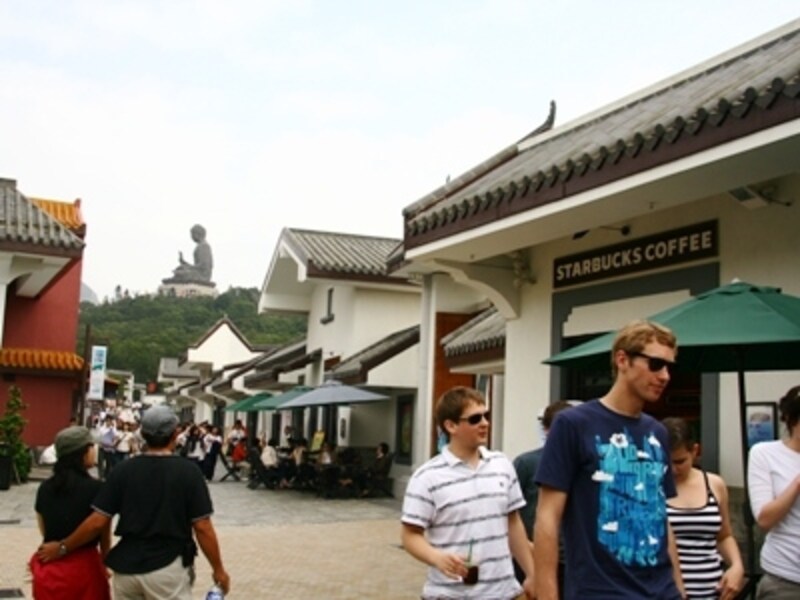 ゴンピンビレッジにはバスで行くこともできる