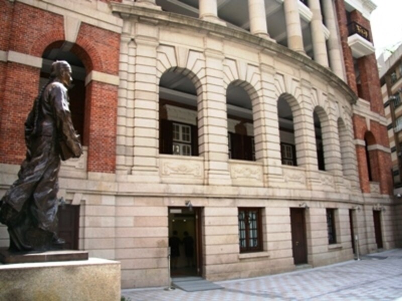 この地域ではじめて電気が通ったのもこの家