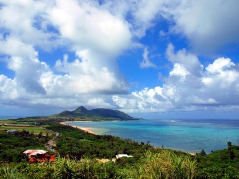 島の中間に位置する玉取崎展望台からの晴れた日の眺めは最高！