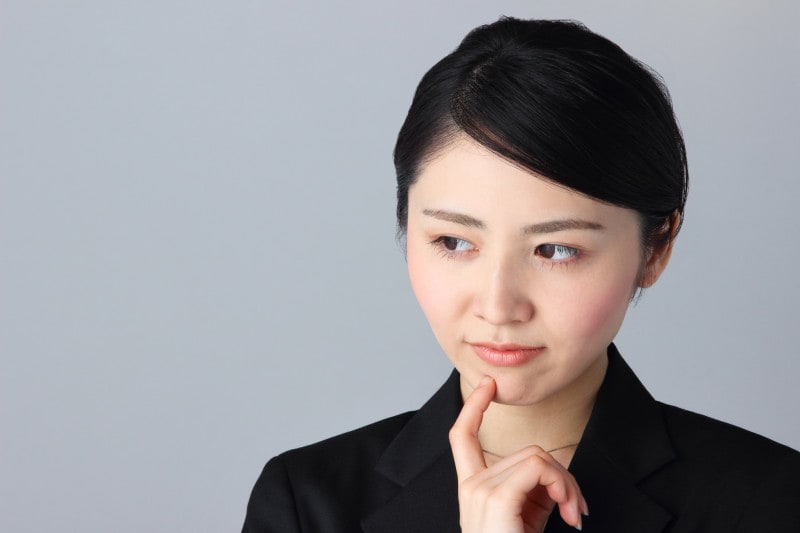 唇の閉じ方:唇の左右どちらか片方が上がり気味の人の性格