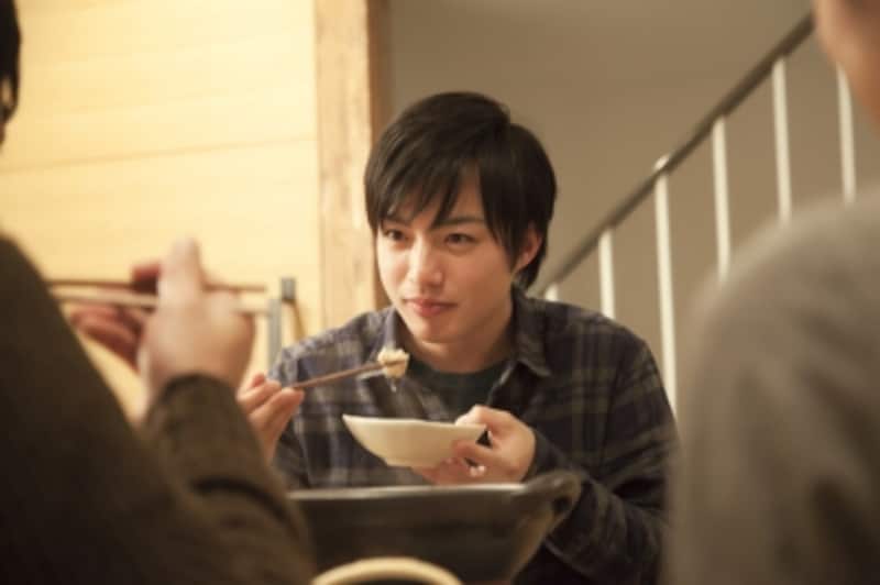 いかなる時も行儀良く、淡々と食べる男性は淡白か、あるいは……