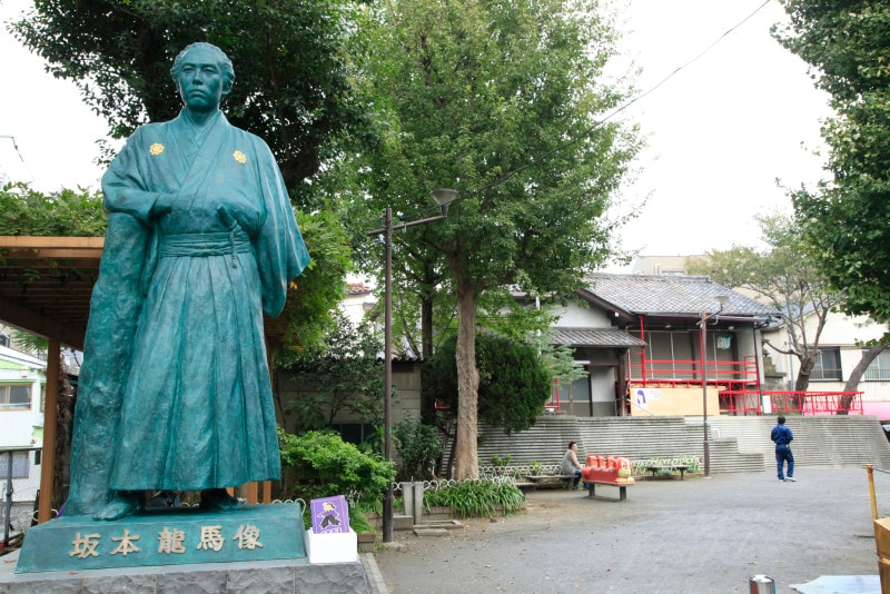 北浜川児童遊園の龍馬像