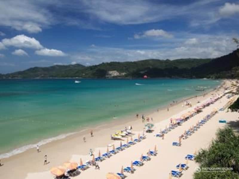 プーケットで一番賑わっているビーチといえばパトンビーチ（ｃ）タイ政府観光庁