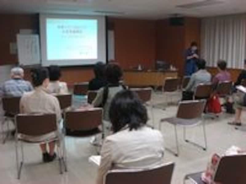 東京・中央区保健所で、「三世代で一緒に学ぶ子育て・孫育て講座」が開催されました。