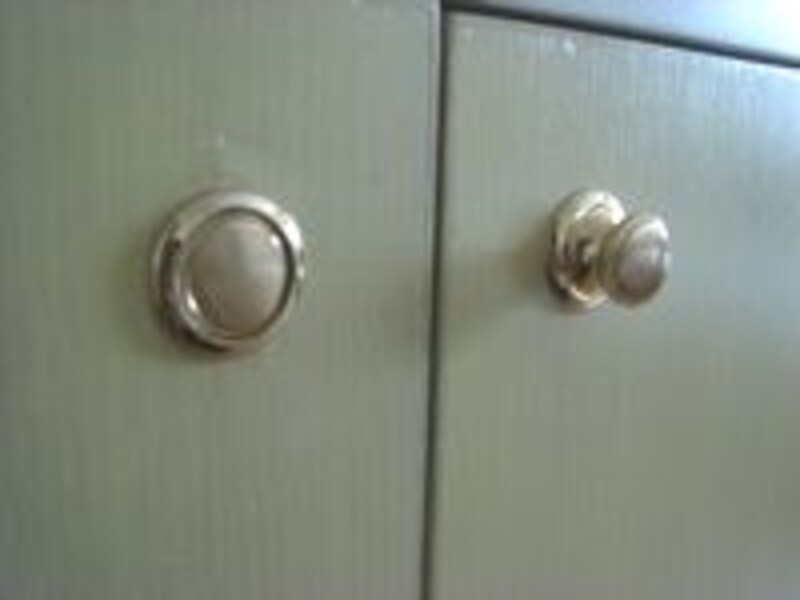 扉にはいたずら防止機能も。ワンプッシュしないと、扉を開けません。クリックすると、オリエンタルホテル東京ベイのファミリー向け客室フロア「キディスイート」に飛びます。