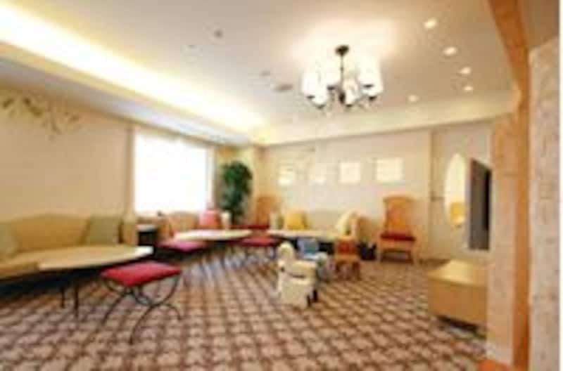 専用ママサロンで、チェックイン・チェックアウトできます。クリックすると、オリエンタルホテル東京ベイのファミリー向け客室フロア「キディスイート」に飛びます。