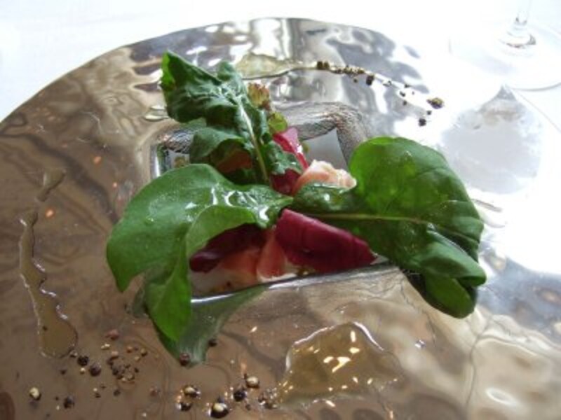 鯛と無花果のハモンセラーノ巻き。