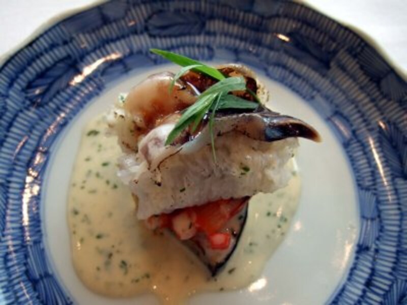 鱧と賀茂茄子、とり貝のベルモットソース。