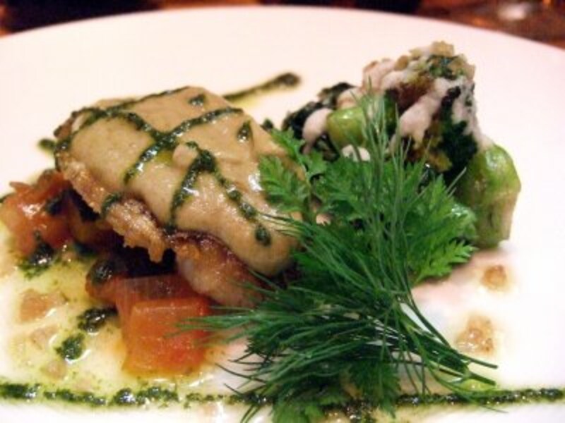 メバルのポワレ タップナードのソースで