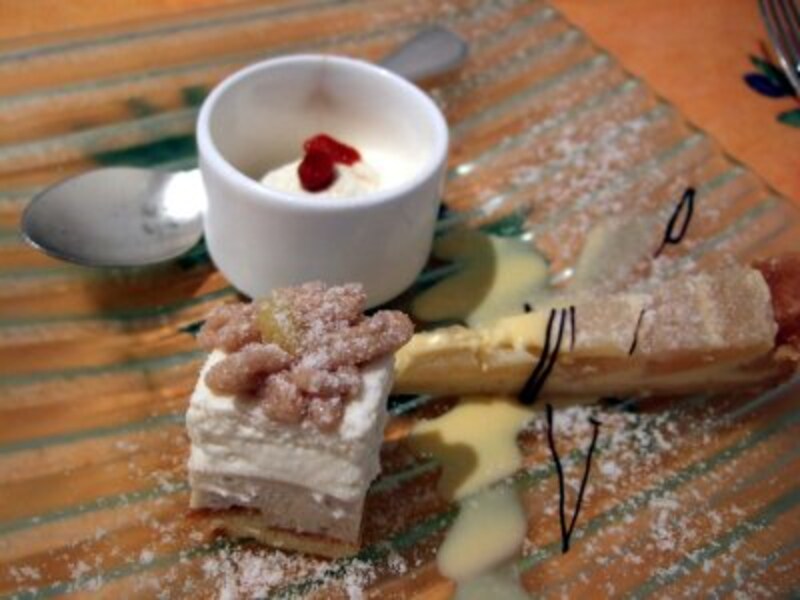 「チーズのムース」「梨のタルト」「モンブラン」