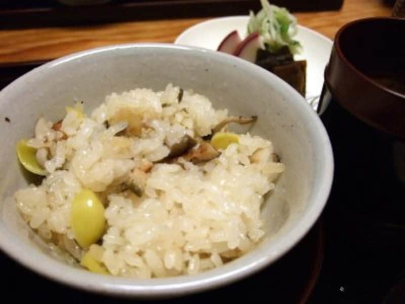 焼き鱧と銀杏とシメジのおこわ