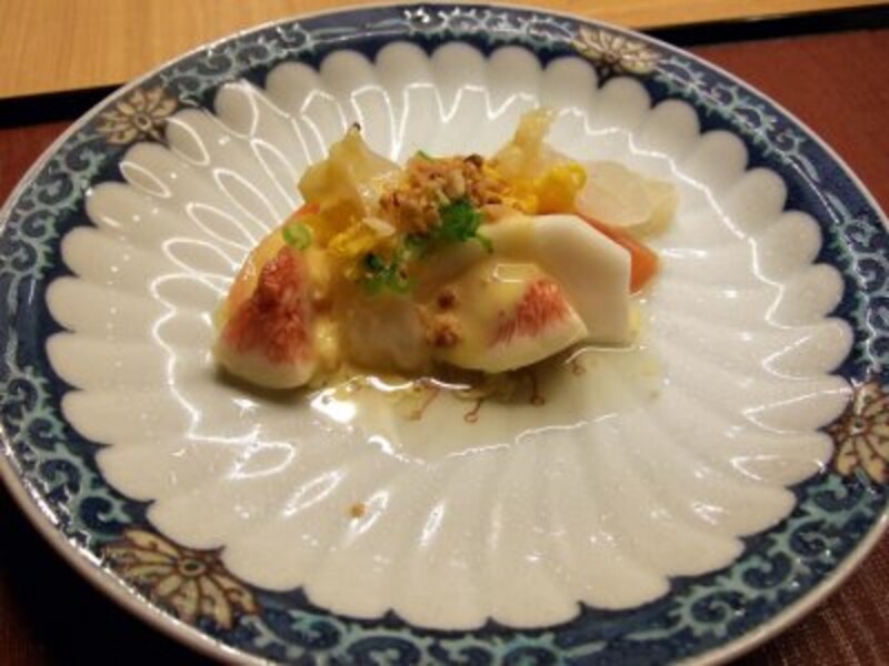 スモークサーモン、無花果、蕪白キクラゲの黄味酢。