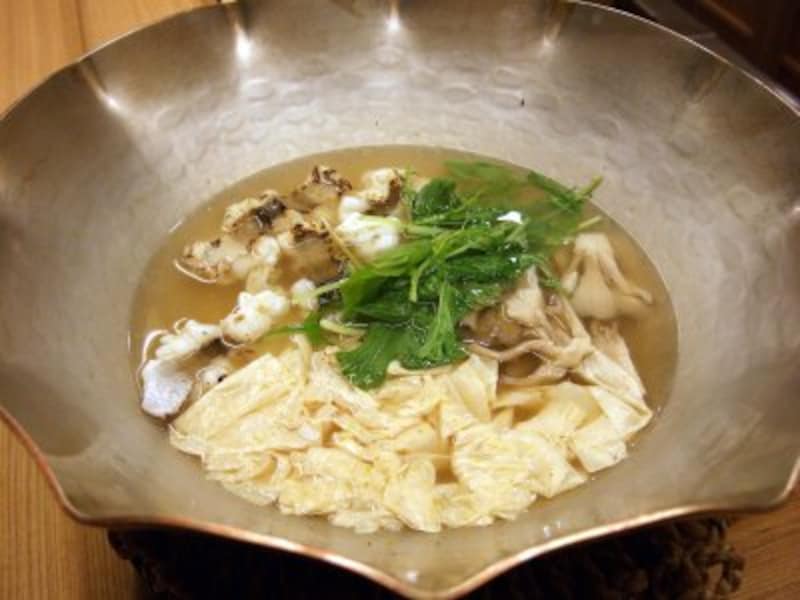 焼き穴子と引き上げ湯葉のお鍋。