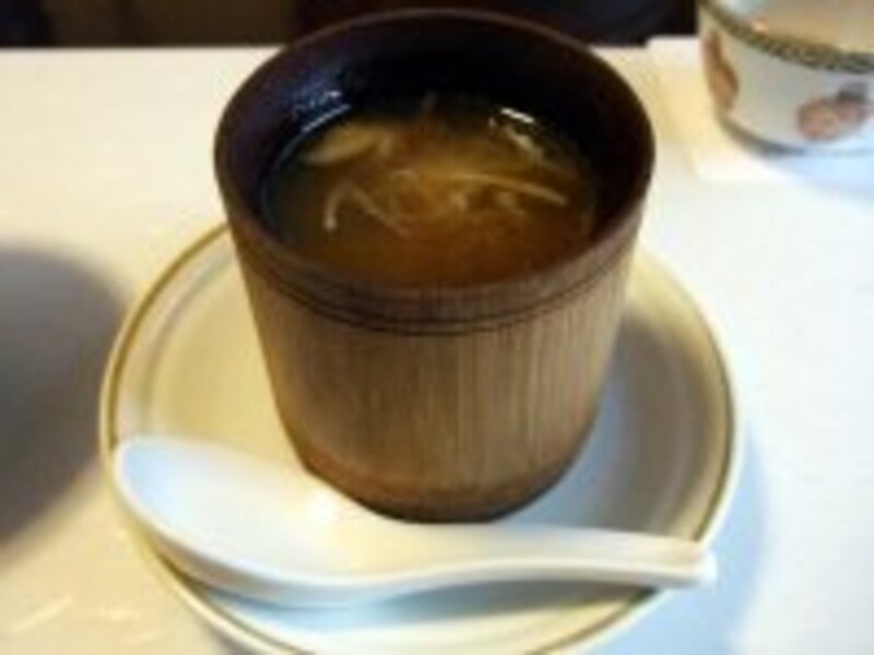 竹筒入りフカヒレと蓮根のスープ