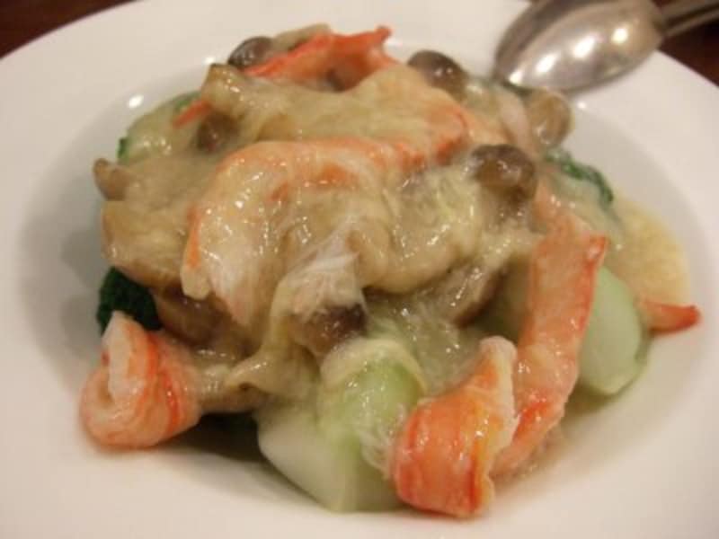 季節野菜の蟹肉あんかけ。
