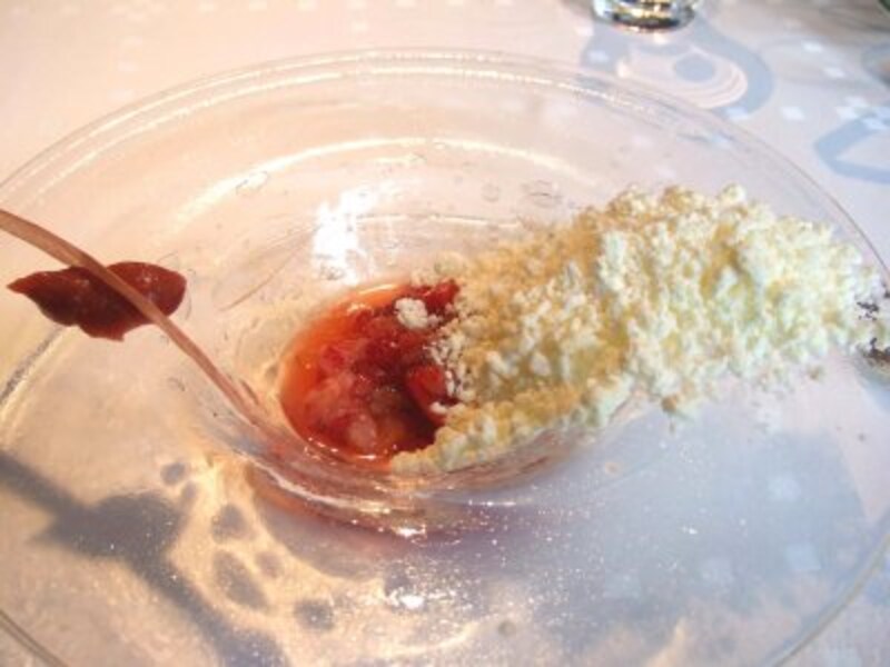 自家製アイスクリームとフレッシュフルーツのシャーベット。