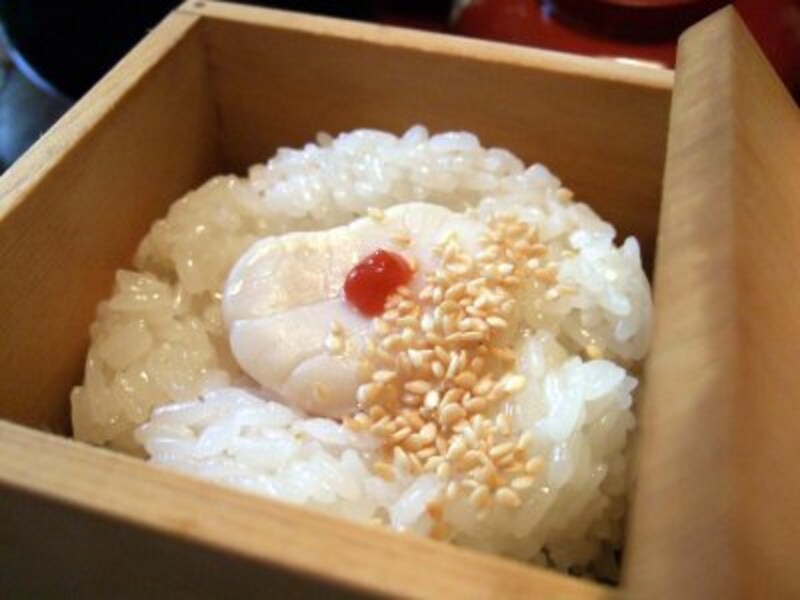 帆立の飯蒸し。