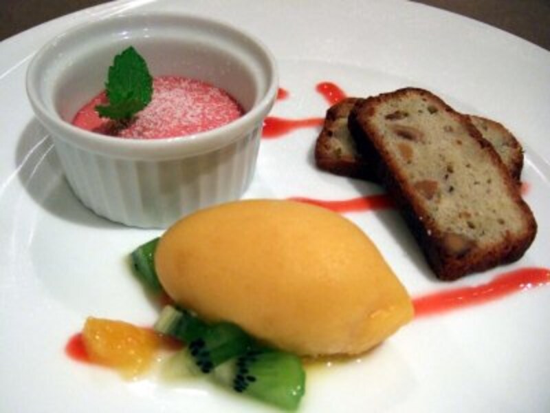 デザート盛り合わせ。