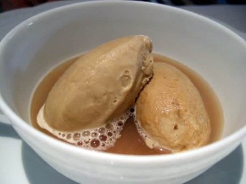 一保堂のほうじ茶のアフォガード。