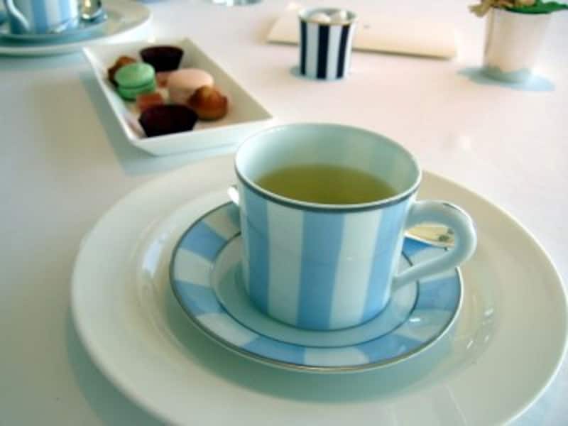 Cafe et mignardises。