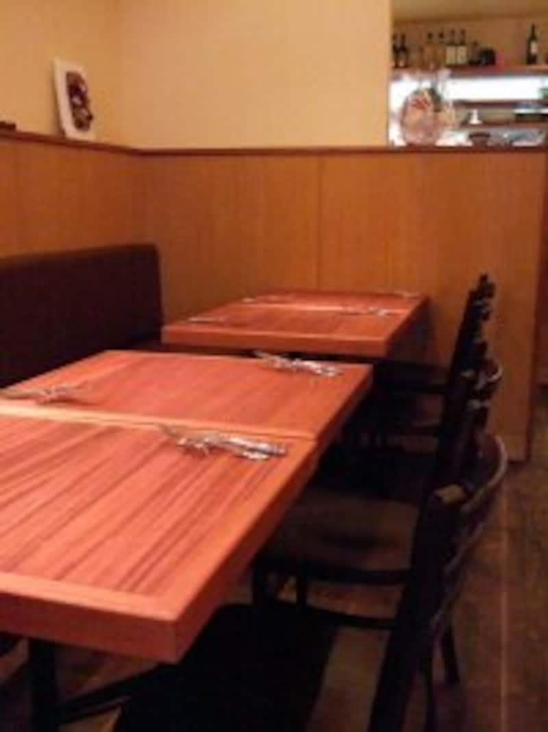 店内。