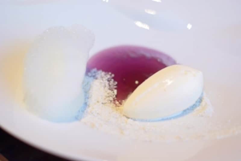 水面の月、すみれの海