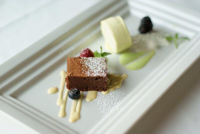 Torra caprese e semifreddo alla menta。