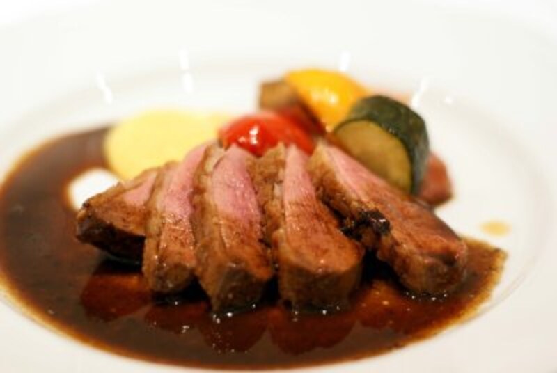 ハンガリー産仔鴨胸肉のロースト。