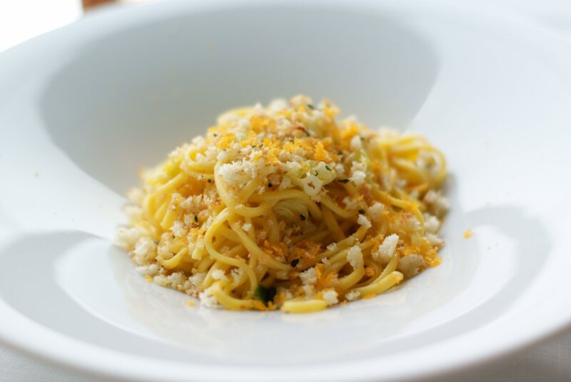 Spaghetti alla chitarra con cavolo novello, acciughe e bottarga 。
