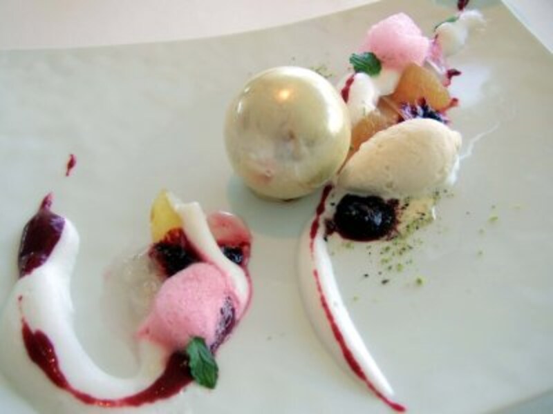 シュクル バラとフランボワーズのクリーム。