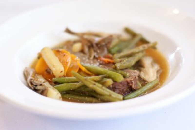 牛ほほ肉のブイヨン煮 粒マスタード風味。