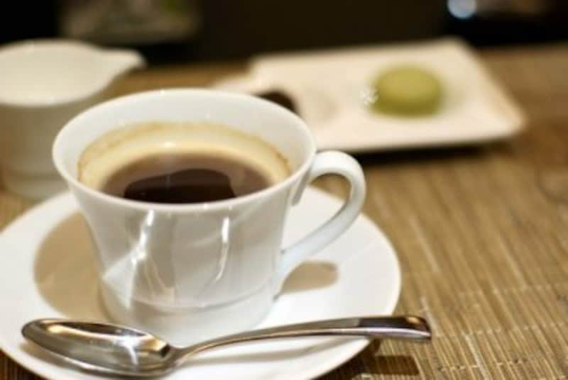 コーヒーと茶菓子。