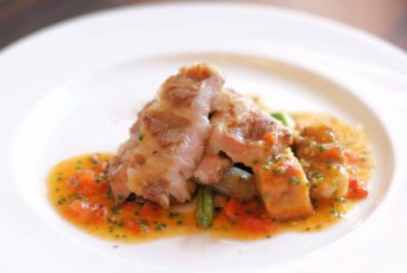 滋賀県蔵尾ファームから届いた蔵尾豚肩ロースのロティとそのスペアリブの煮込み。