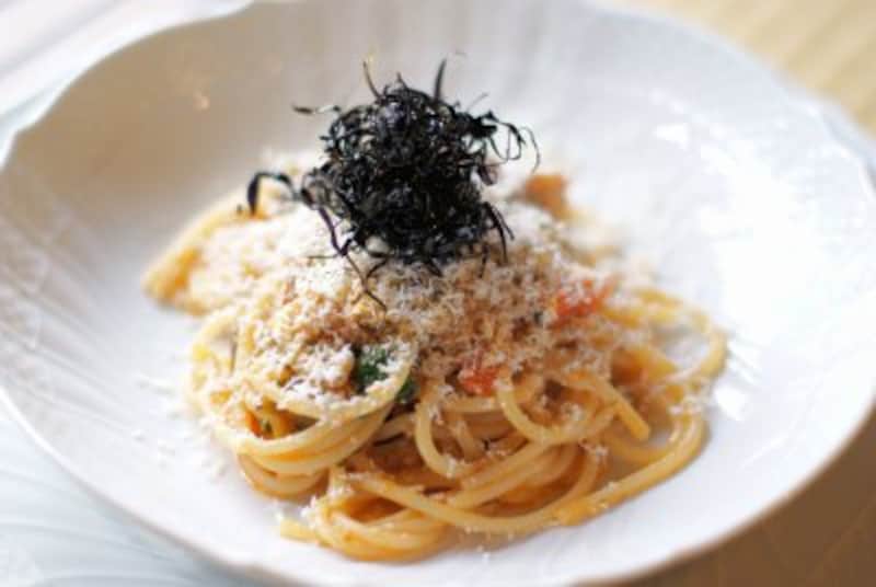 大和の茄子とフレッシュトマトのスパゲティ リコッタサラータ添え。