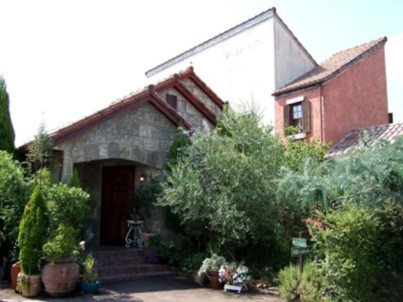 アイーダの外観。ヴィラも併設されています。