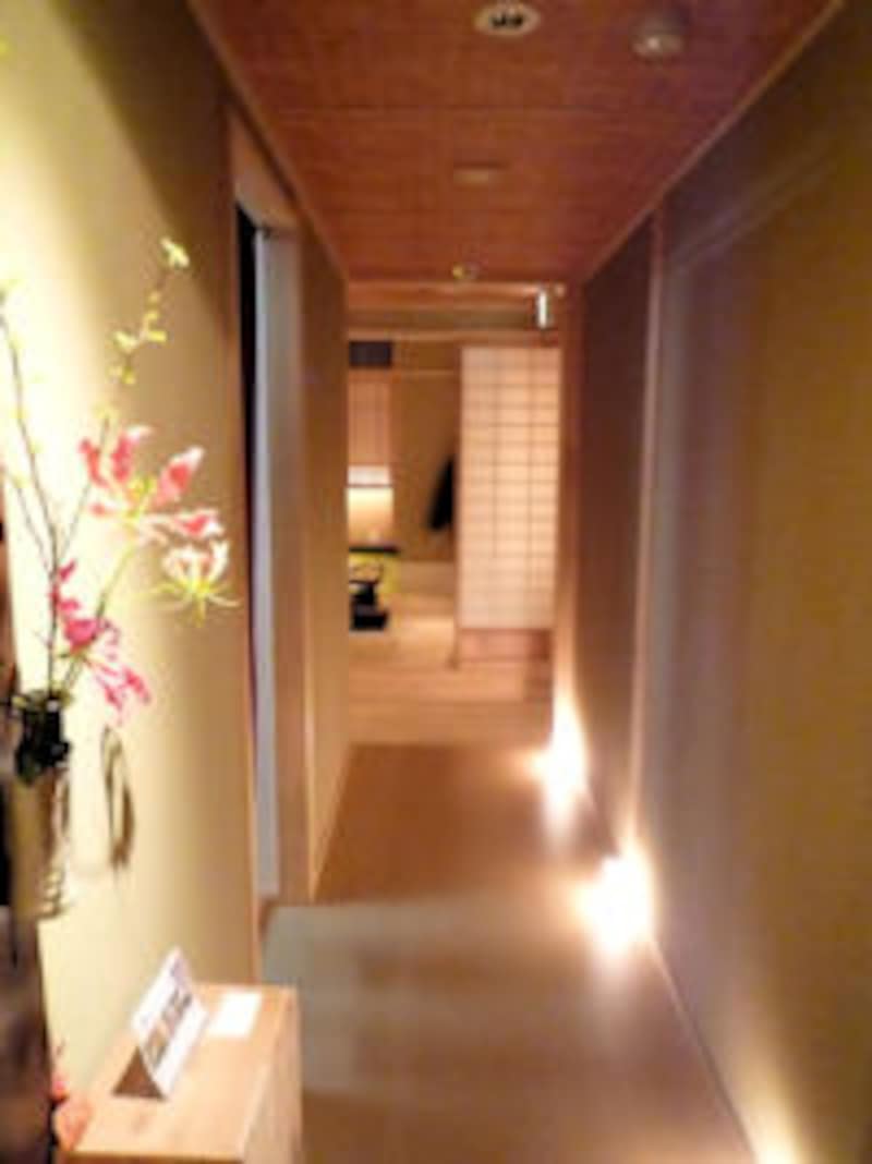 店内。