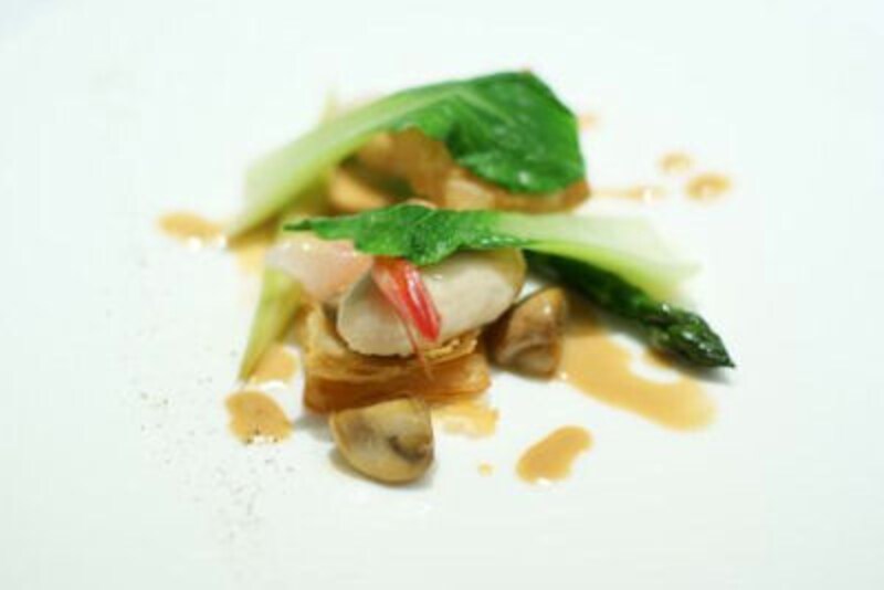 丹波鶏クネル 北海道シマ海老 アスパラ シャンピニオンパリ チンゲン菜。