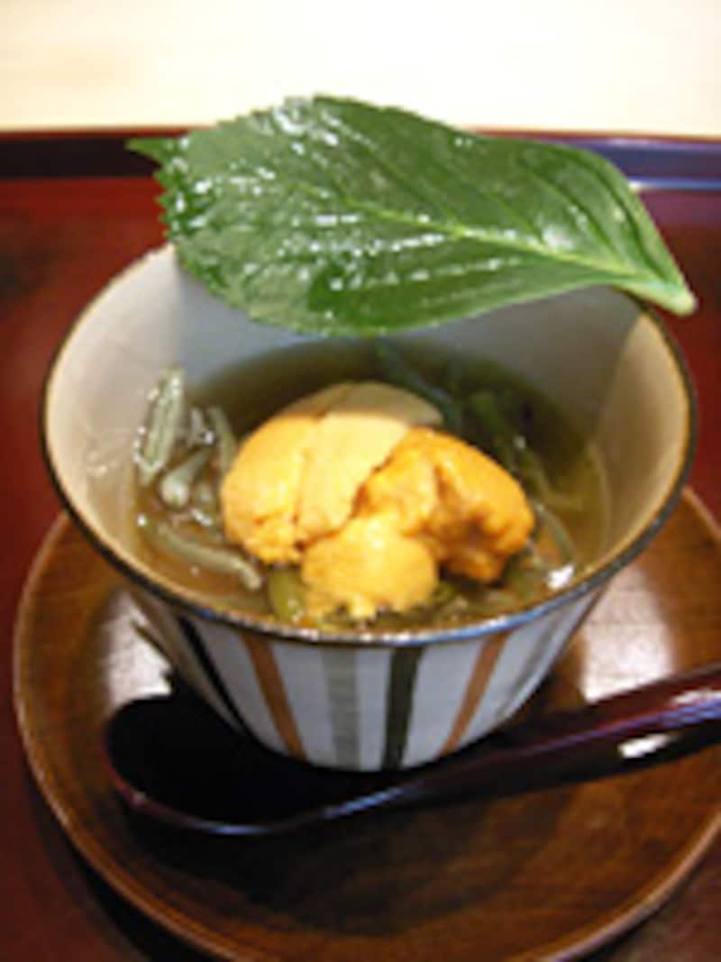 雲丹と蓴菜の小茶碗
