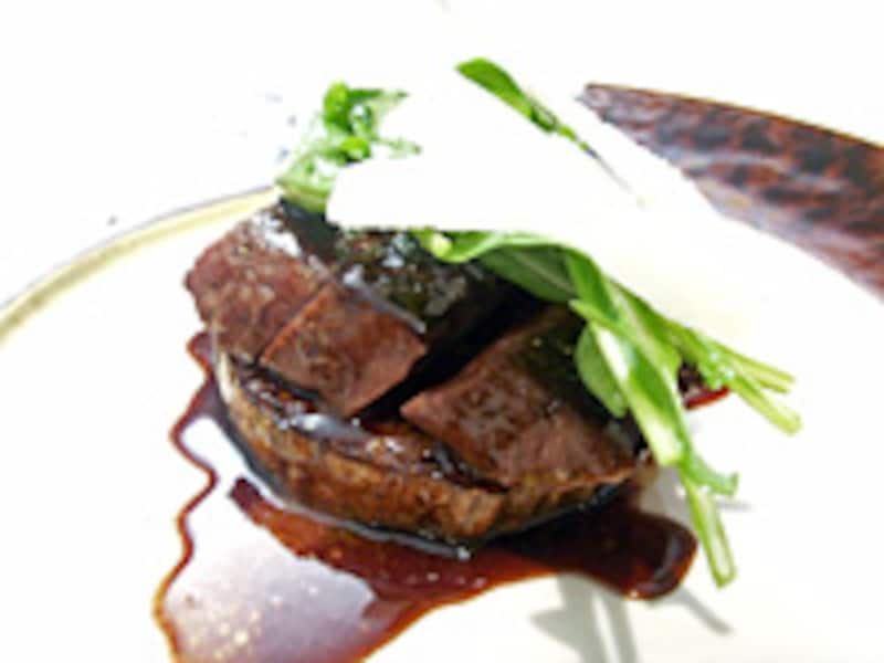 和牛ランプ肉のタリアータ ルーコラのサラダ添え