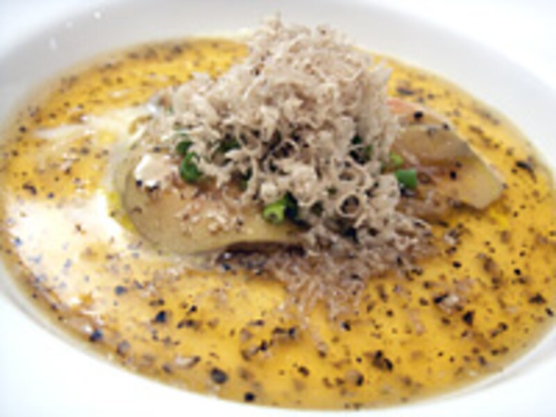 ハマグリのフラン フォアグラのせ トリフ風味