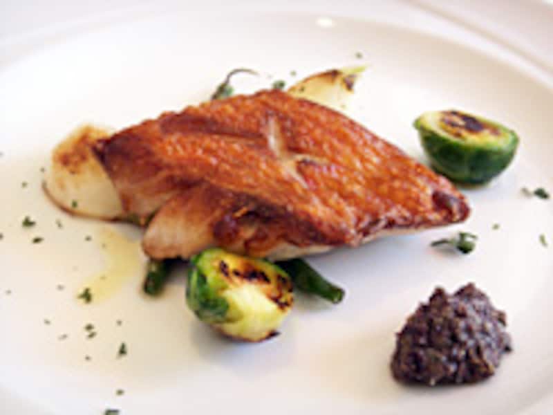 金目鯛のポワレ タプナードソース